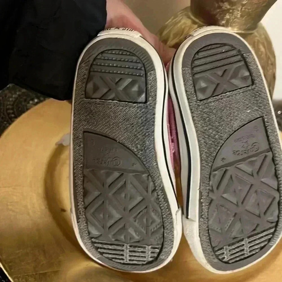 LITTLE GIRLS DISTRESSED PINK CONVERSE SIZE 6 GUC - Picture 7 of 7